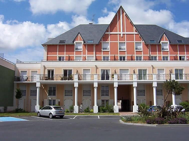 Pierre & Port Guillaume Aparthotel